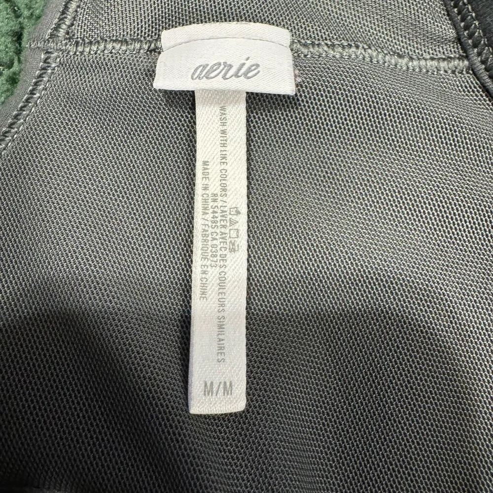 Aerie Chill Play Love Gray‎ Front Zip Up Sports Bra SZ MED